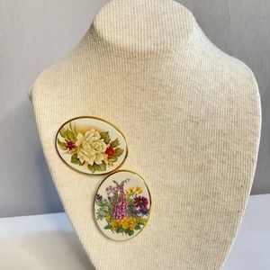 Vintage 1960s Ceramic Painted Floral Brooches Set Of two